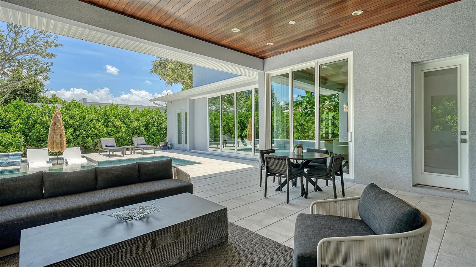 POINSETTIA PARK 2 - Residential Lease