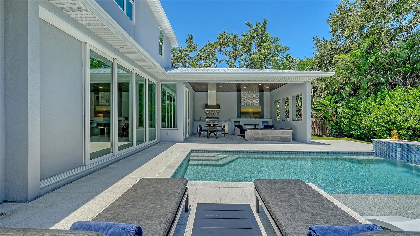 POINSETTIA PARK 2 - Residential Lease
