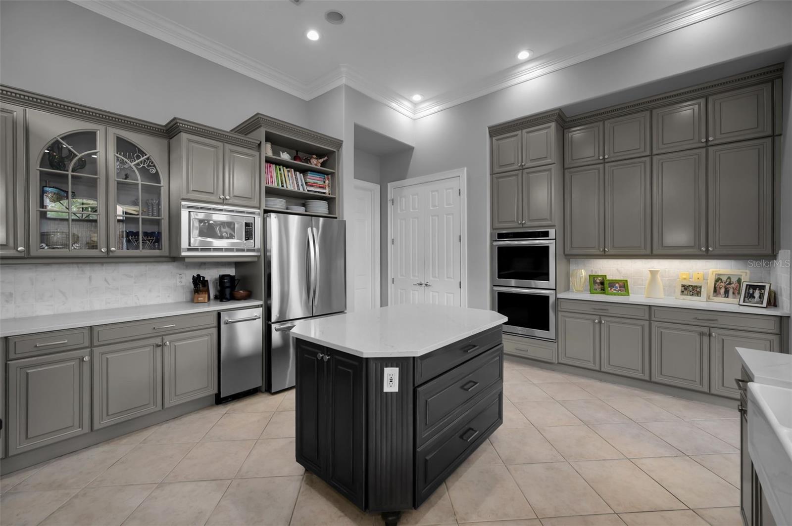 BAYOU CLUB ESTATES TR 2 PH 3 - Residential