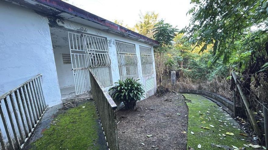 ATTENTION, BUYERS! This property is for sale and is ideal for those seeking the security of homeownership. Located in an excellent community in Cayey. Main features: 3 bedrooms, 2 bathrooms, living room, dining room, kitchen, balcony, laundry room, and covered carport. Why is this house right for you? If you're a buyer with a vision to improve a property and transform it into your dream home, this is the best investment you can make. This is a Homepath/Fannie Mae property.