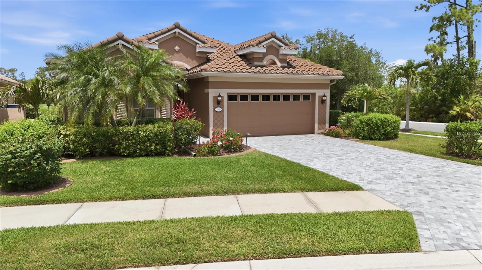 3593 WHISPERING OAKS DRIVE