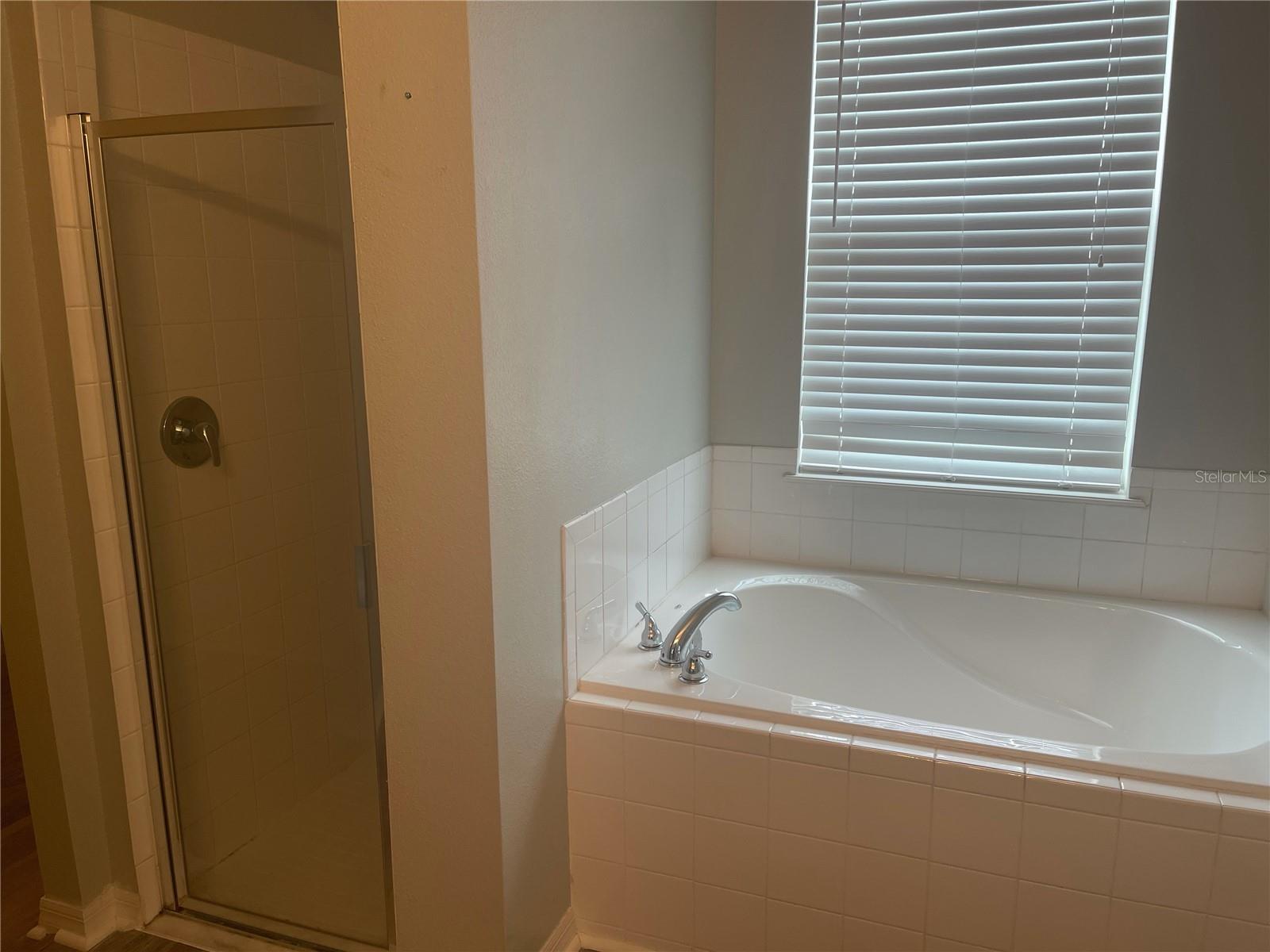 SHERMAN HILLS SEC 3 - Residential Lease