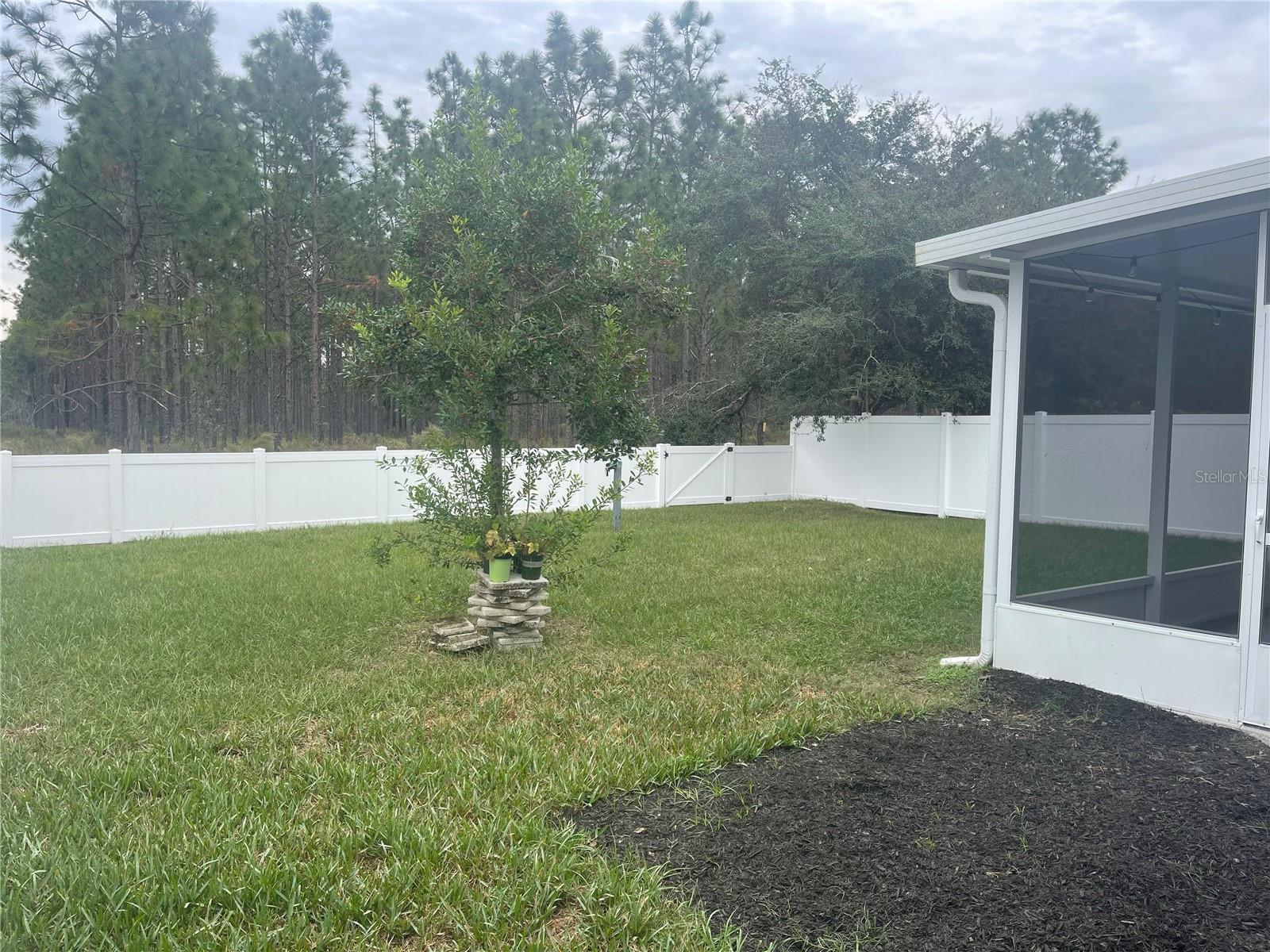 SHERMAN HILLS SEC 3 - Residential Lease