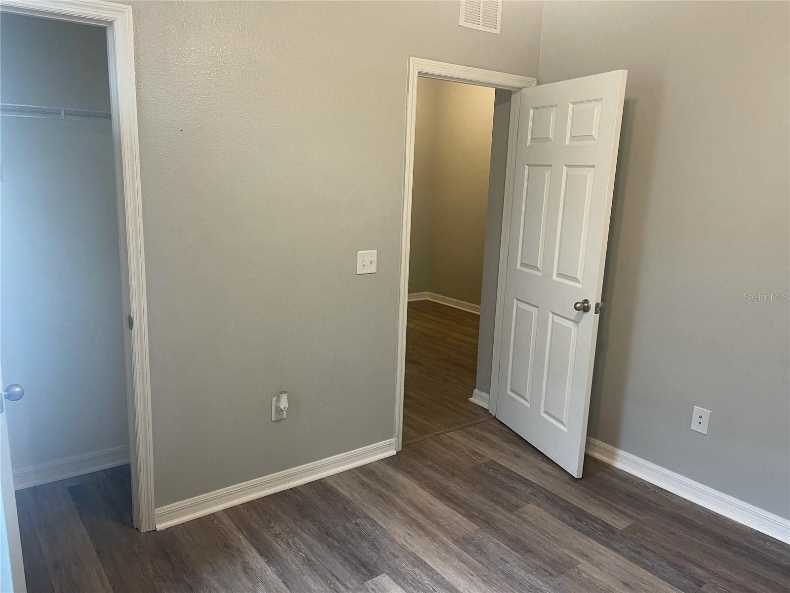 SHERMAN HILLS SEC 3 - Residential Lease