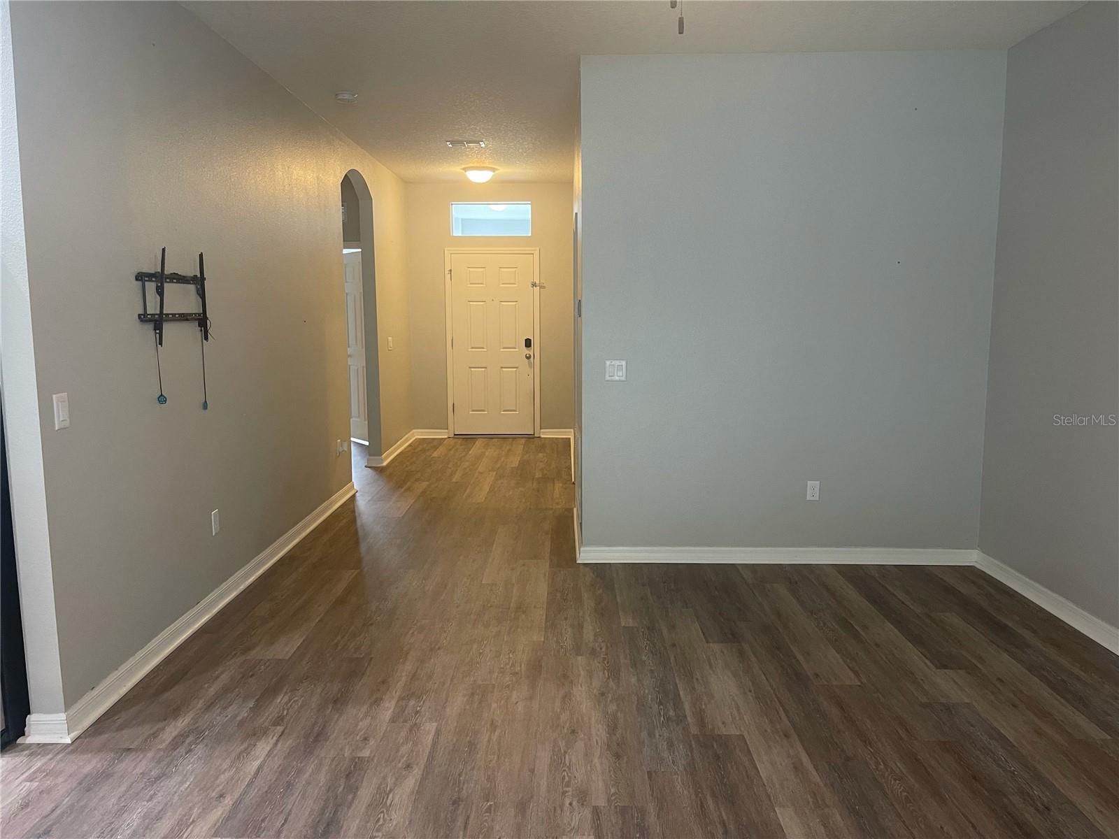 SHERMAN HILLS SEC 3 - Residential Lease