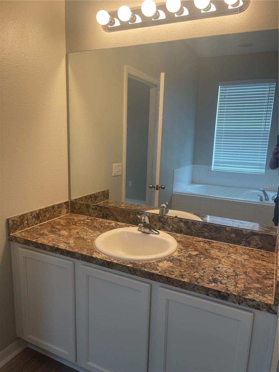 SHERMAN HILLS SEC 3 - Residential Lease