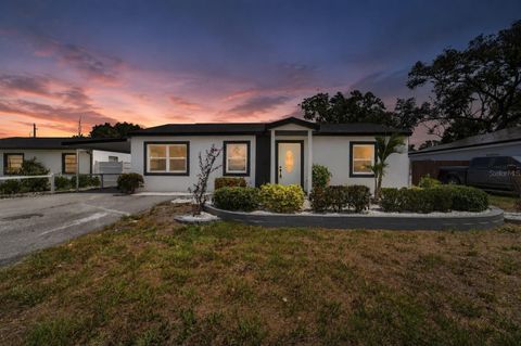 Photo of 4711 W Lawn Avenue, Tampa, FL 33611 (MLS # TB8522165)