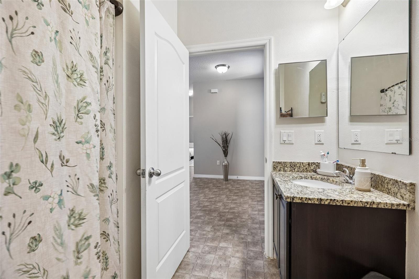 LIBERTY SQUARE - Residential