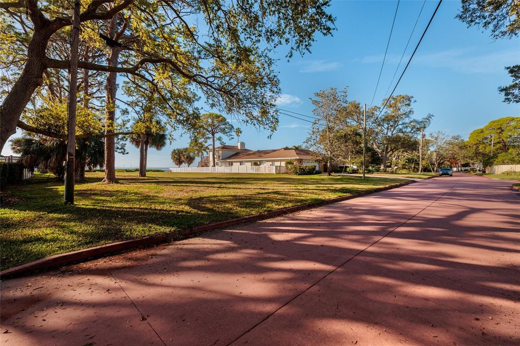 Photo of Friendly Way S, St Petersburg, FL 33705 (MLS # TB8464198)