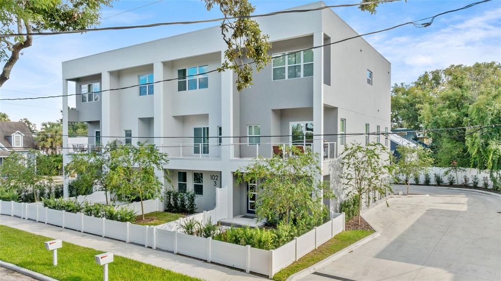 Photo of 102 W Adalee Street #4, Tampa, FL 33603 (MLS # TB8431879)