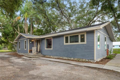 A home in PARRISH