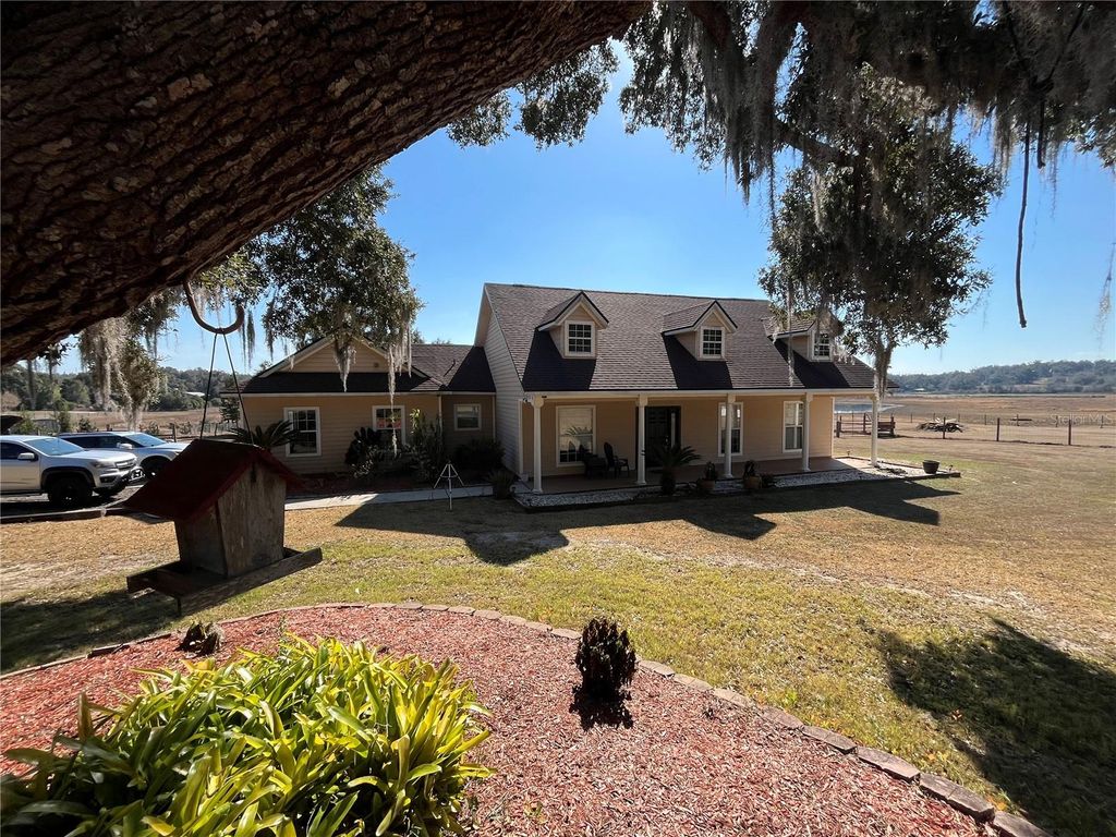 Photo of 35400 Lake Ray Drive, Dade City, FL 33525 (MLS # TB8472371)