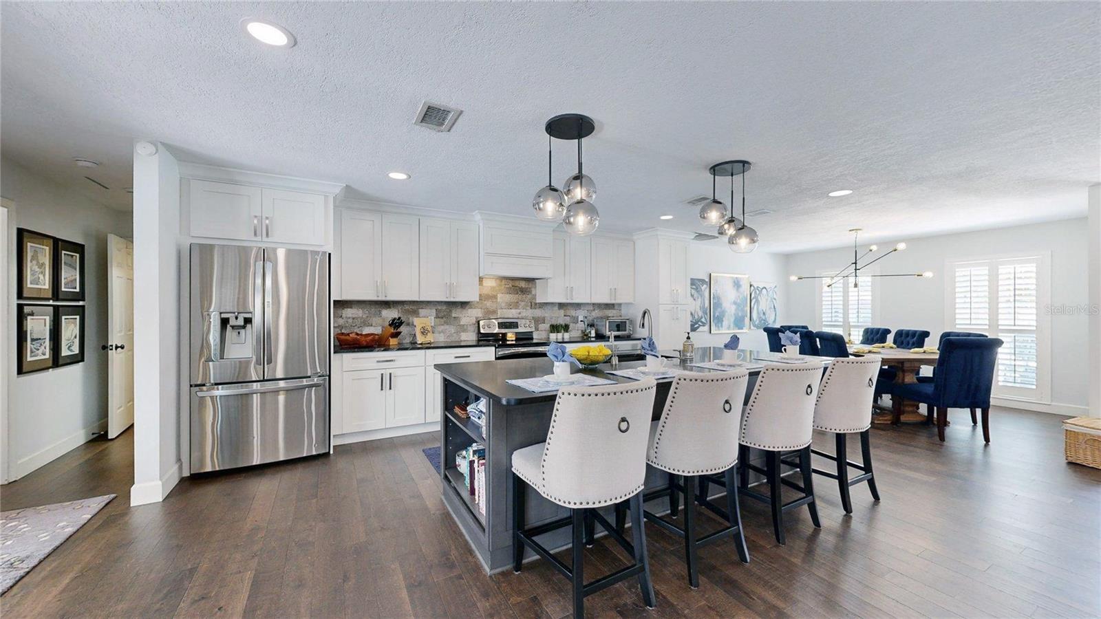 718 FOX VALLEY DRIVE