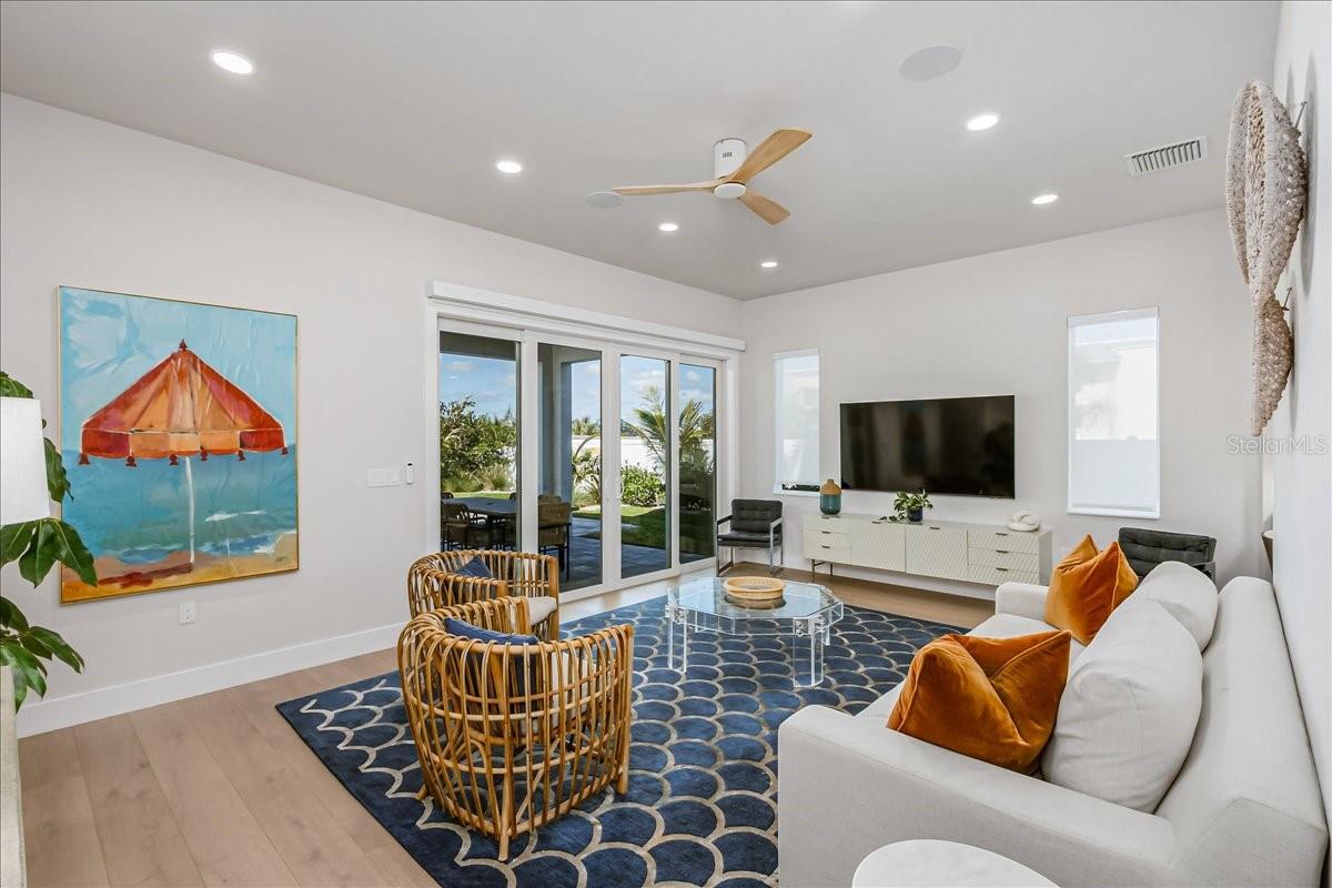 CRESCENT BEACH - Residential