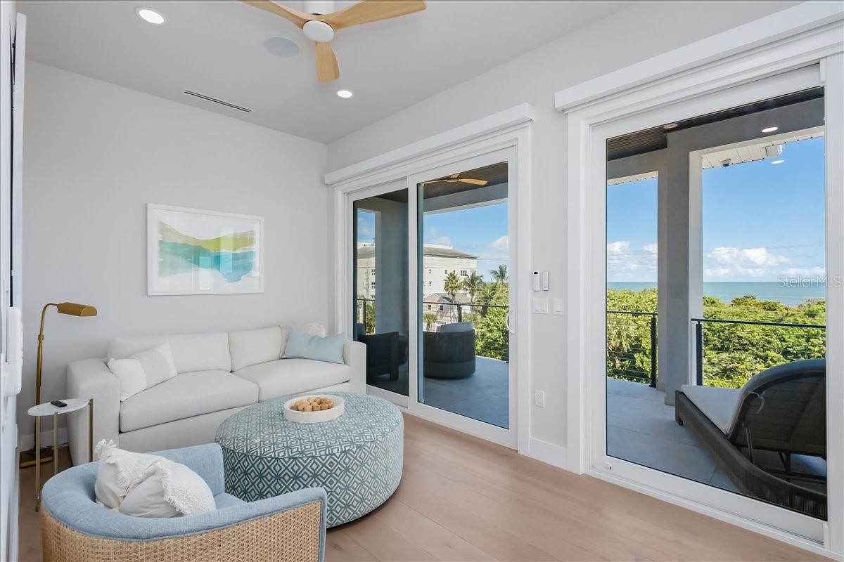 CRESCENT BEACH - Residential