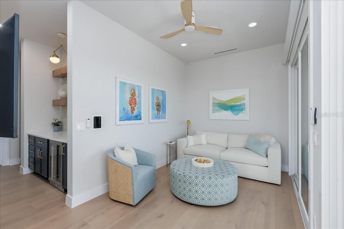 CRESCENT BEACH - Residential