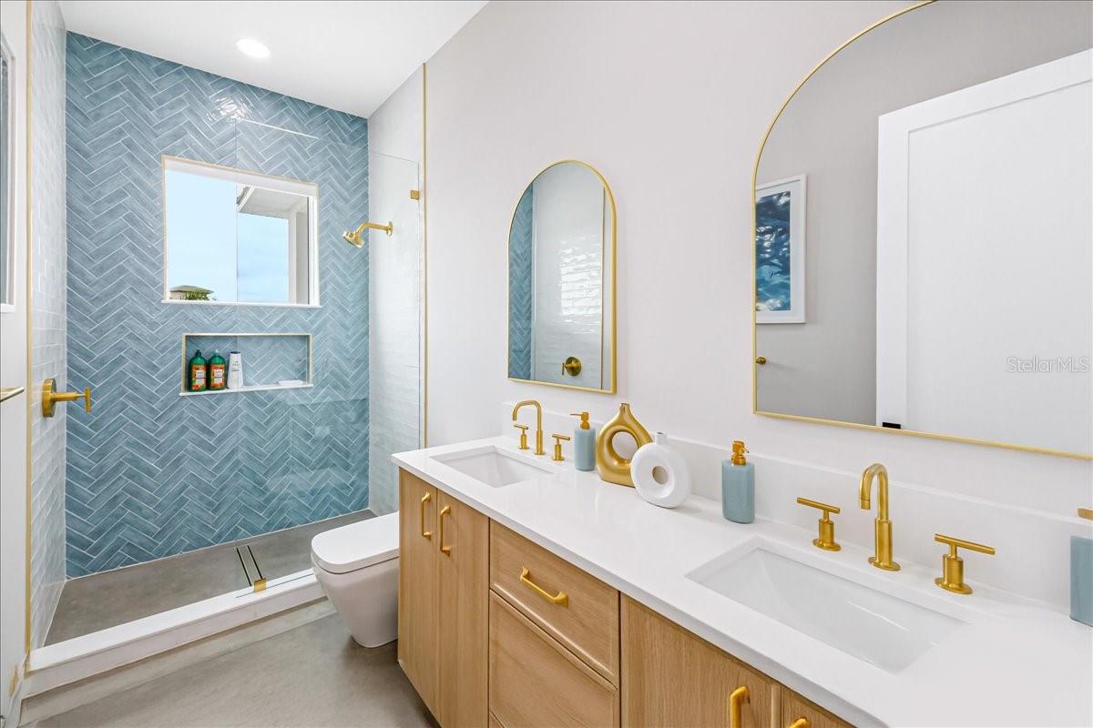 CRESCENT BEACH - Residential