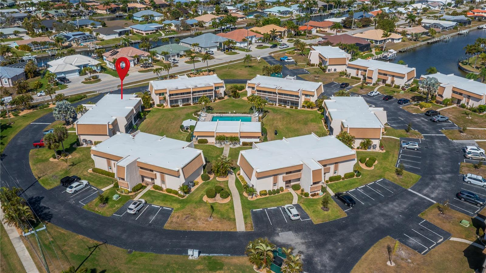 ISLANDER POINT - Residential