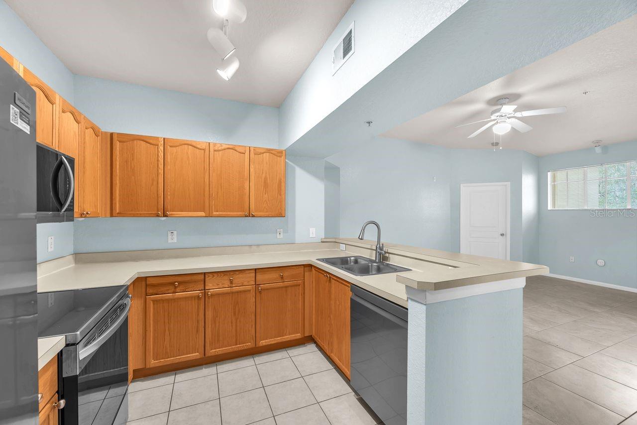 OXFORD PLACE AT TAMPA PALMS A - Residential Lease