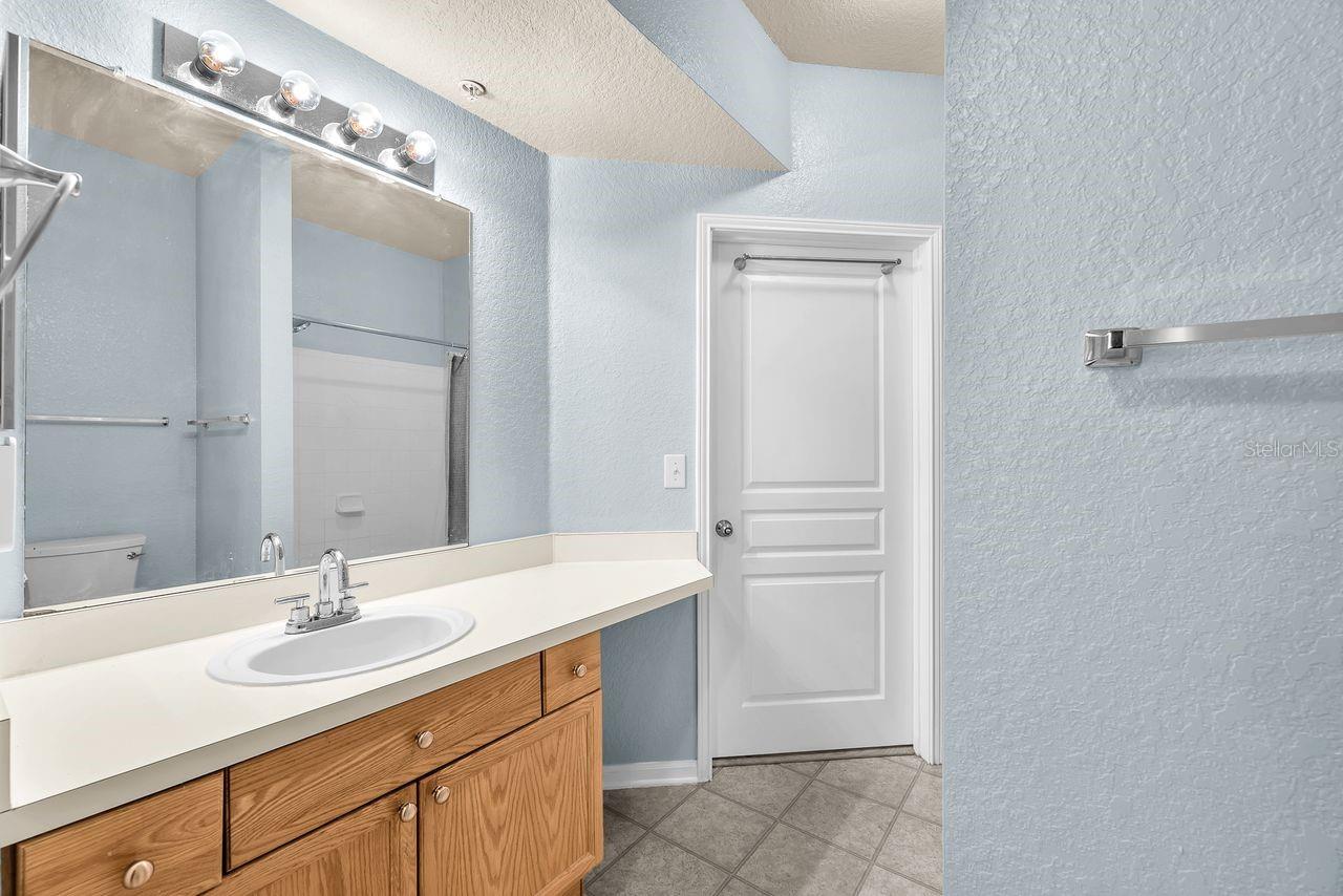 OXFORD PLACE AT TAMPA PALMS A - Residential Lease