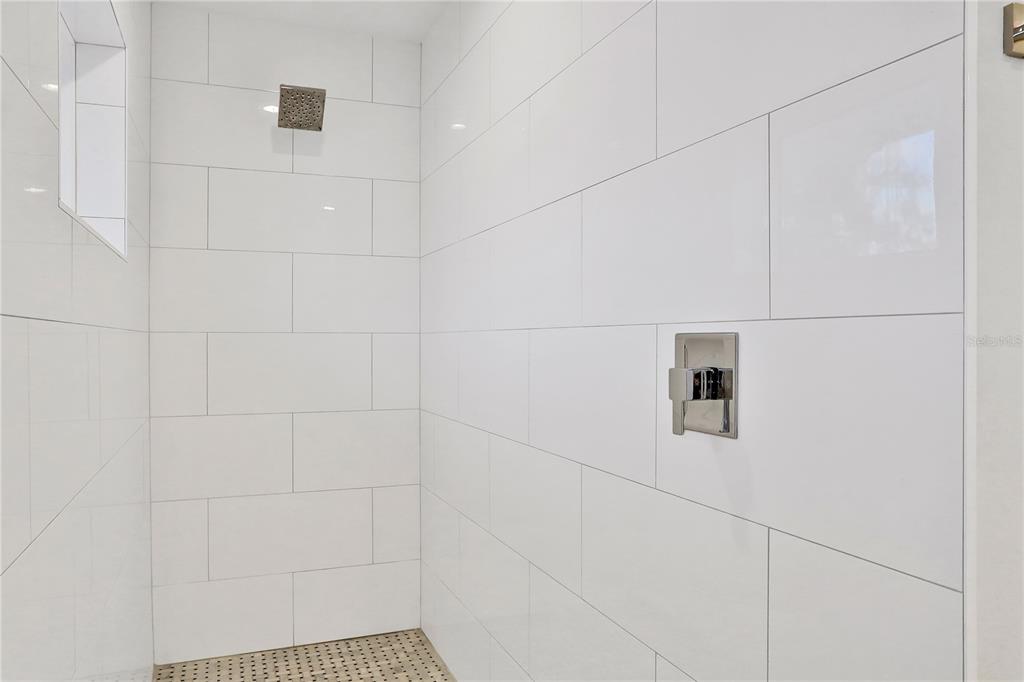 LONGBEACH ON LONGBOAT KEY - Residential Lease