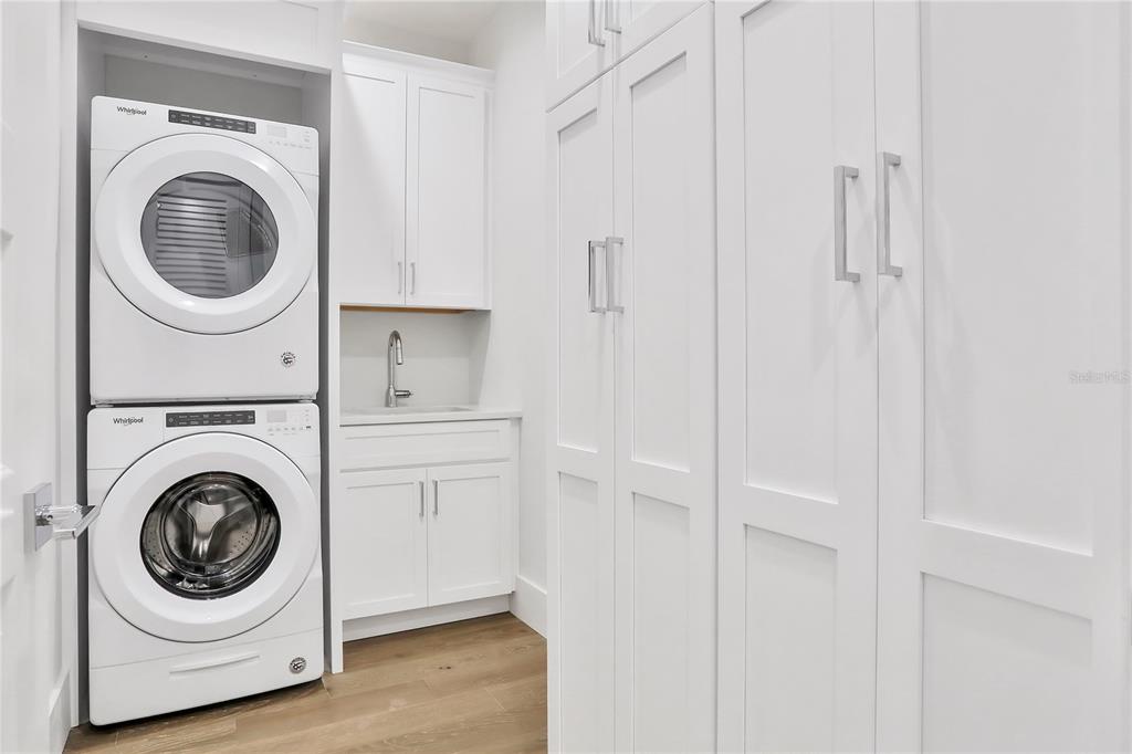 LONGBEACH ON LONGBOAT KEY - Residential Lease