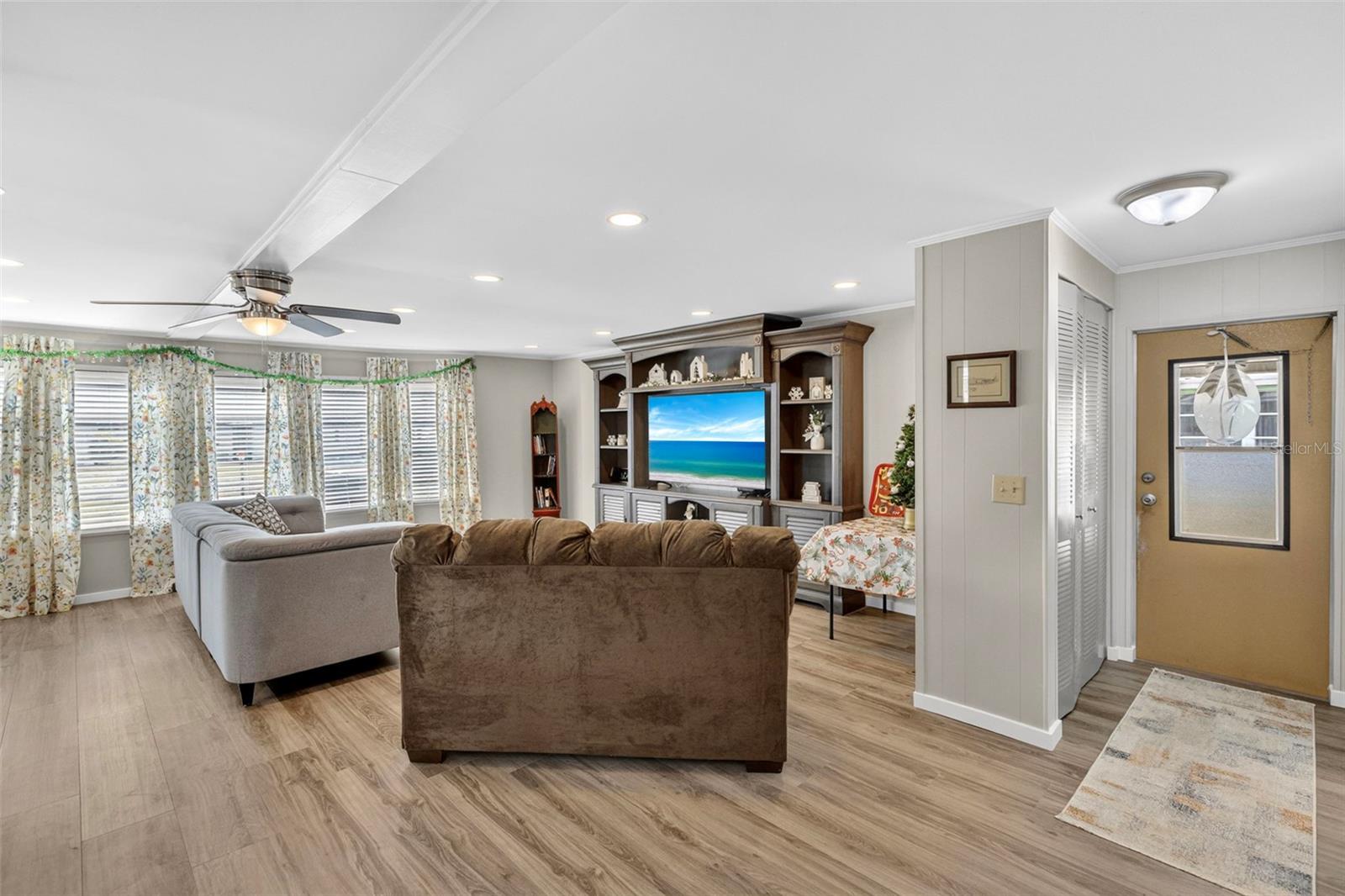 LA CASA MHP CO-OP - Residential