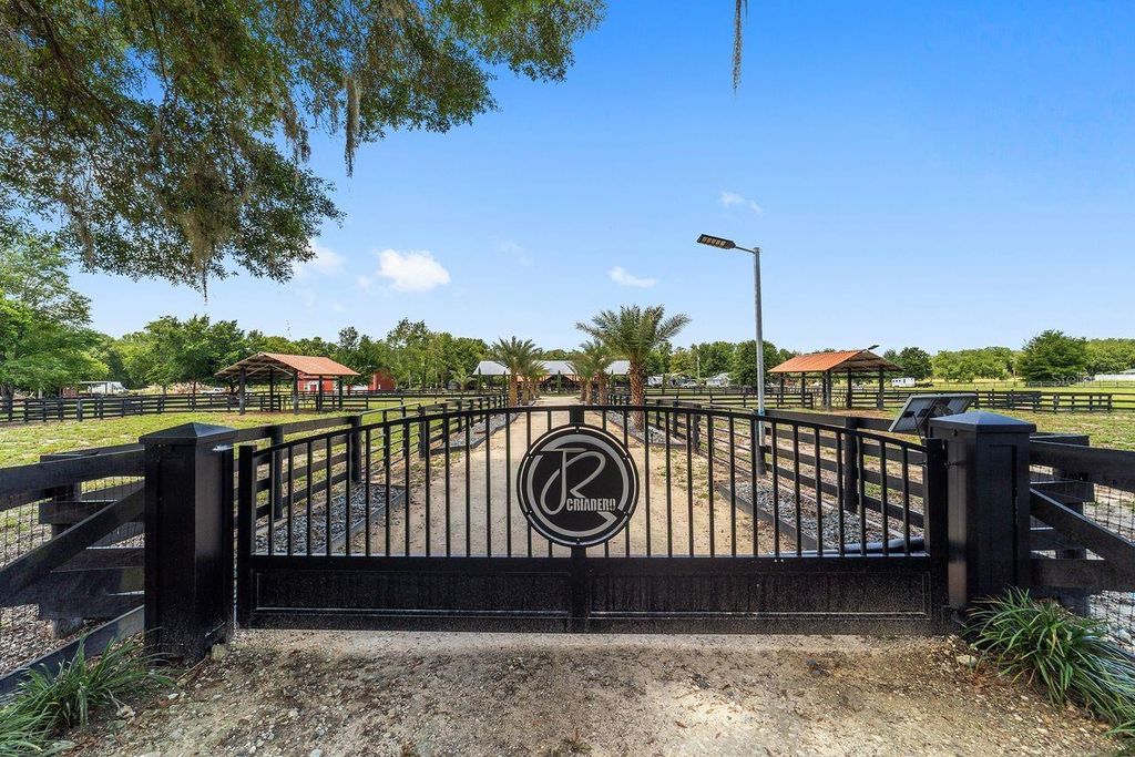 Photo of 16392 NE Jacksonville Road, Citra, FL 32113 (MLS # OM725275)