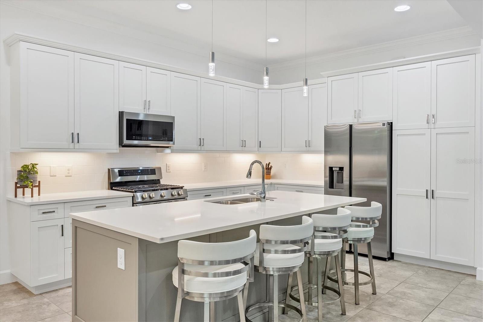 SANDHILL LAKE - Residential