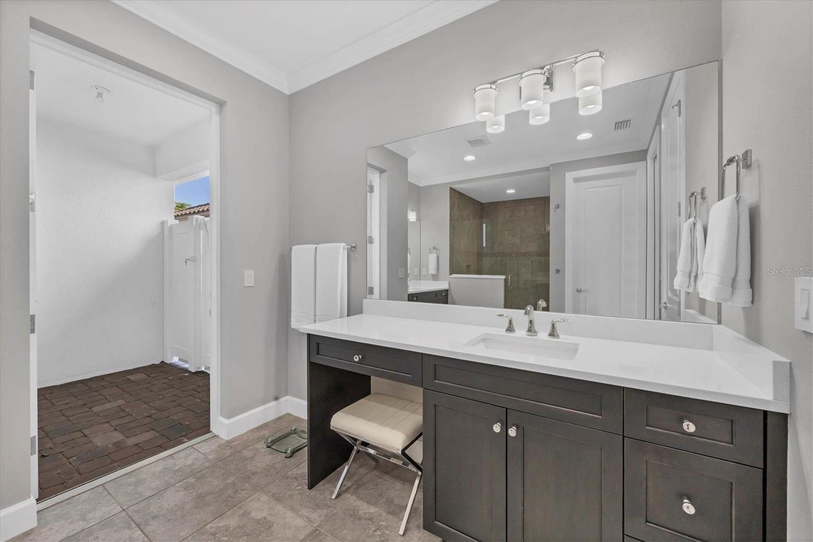 SANDHILL LAKE - Residential