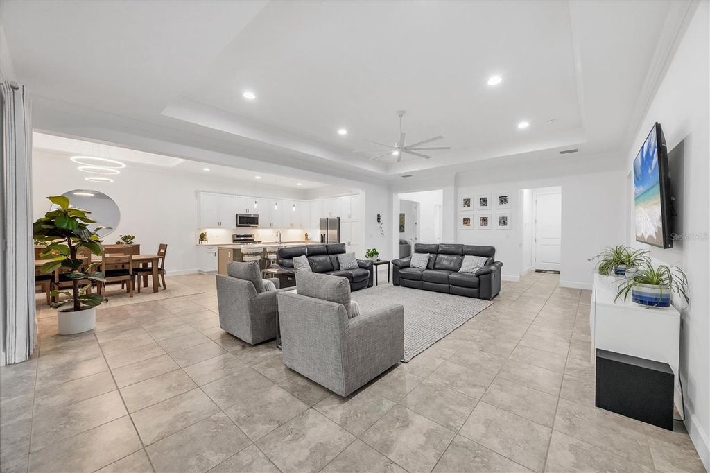 Sandhill Lake Sarasota Homes for Sale 5 Photo of 7761 Sandhill Lake Drive, Sarasota, FL 34241 (MLS # A4670147)