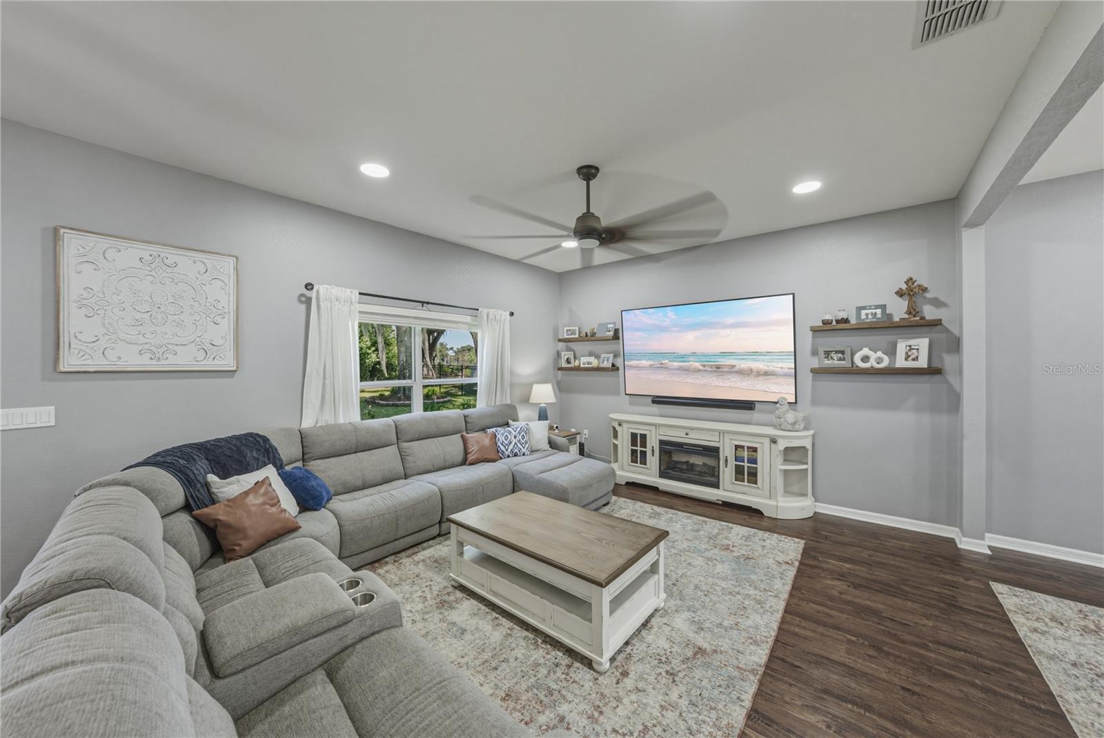 BLACKWATER OAKS - Residential