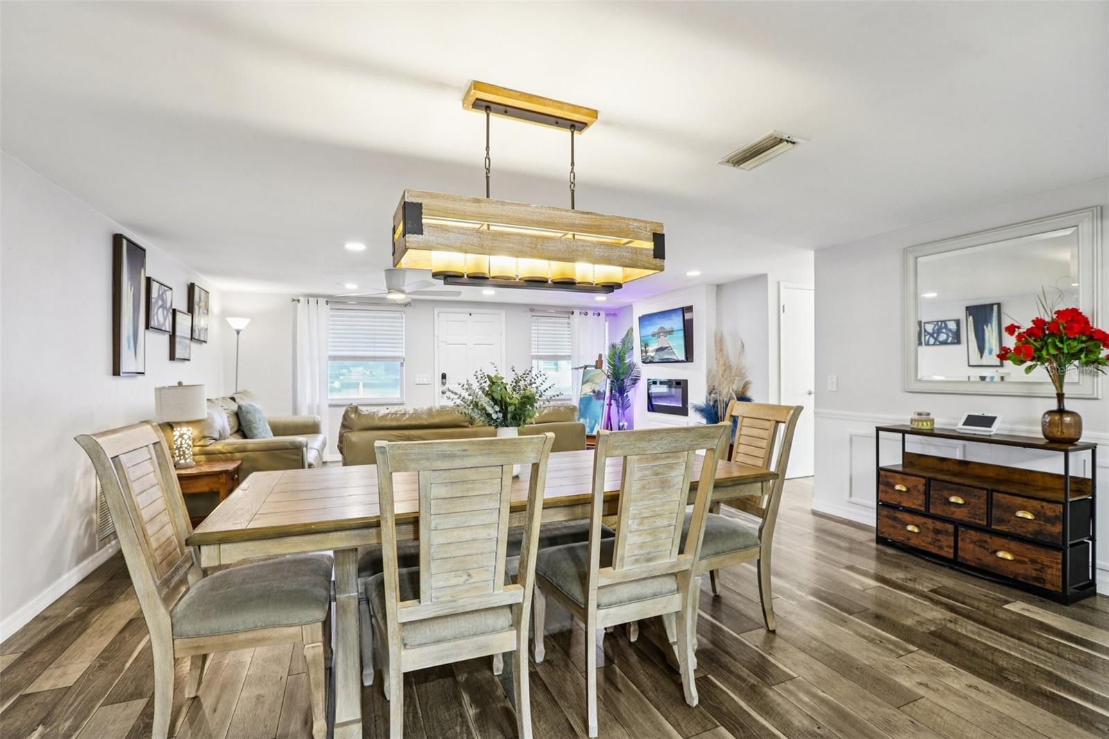 COLONIAL HILLS - Residential