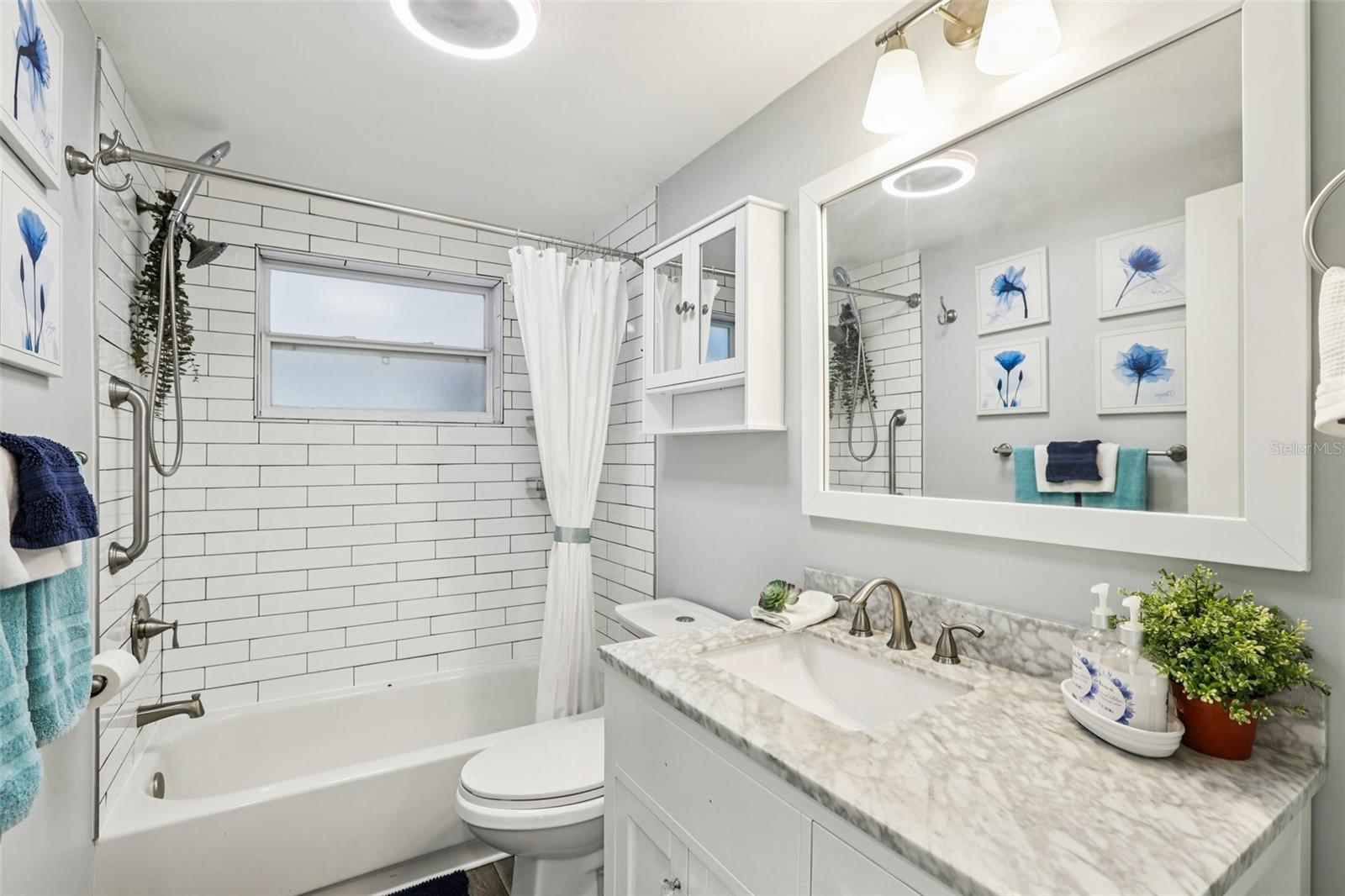 COLONIAL HILLS - Residential