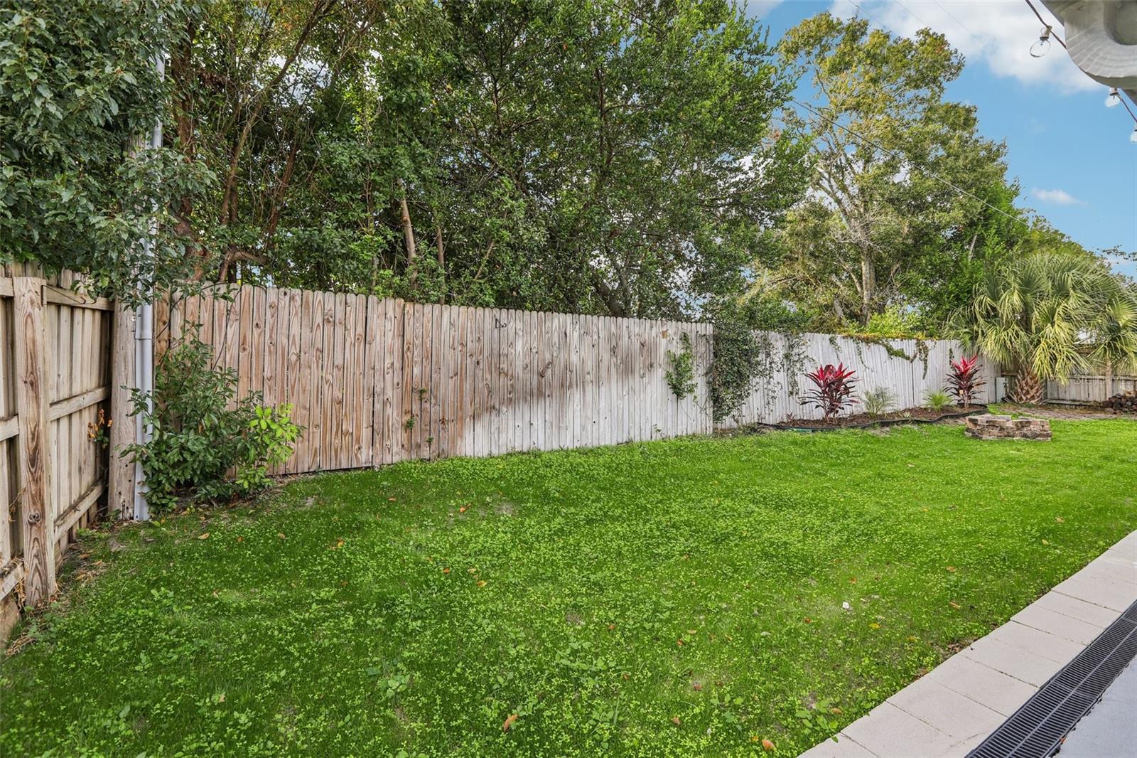 COLONIAL HILLS - Residential