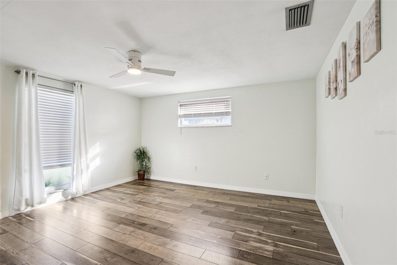 COLONIAL HILLS - Residential