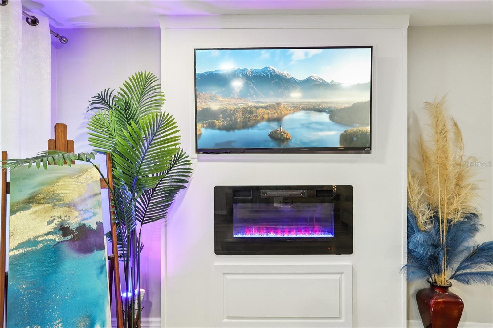 COLONIAL HILLS - Residential