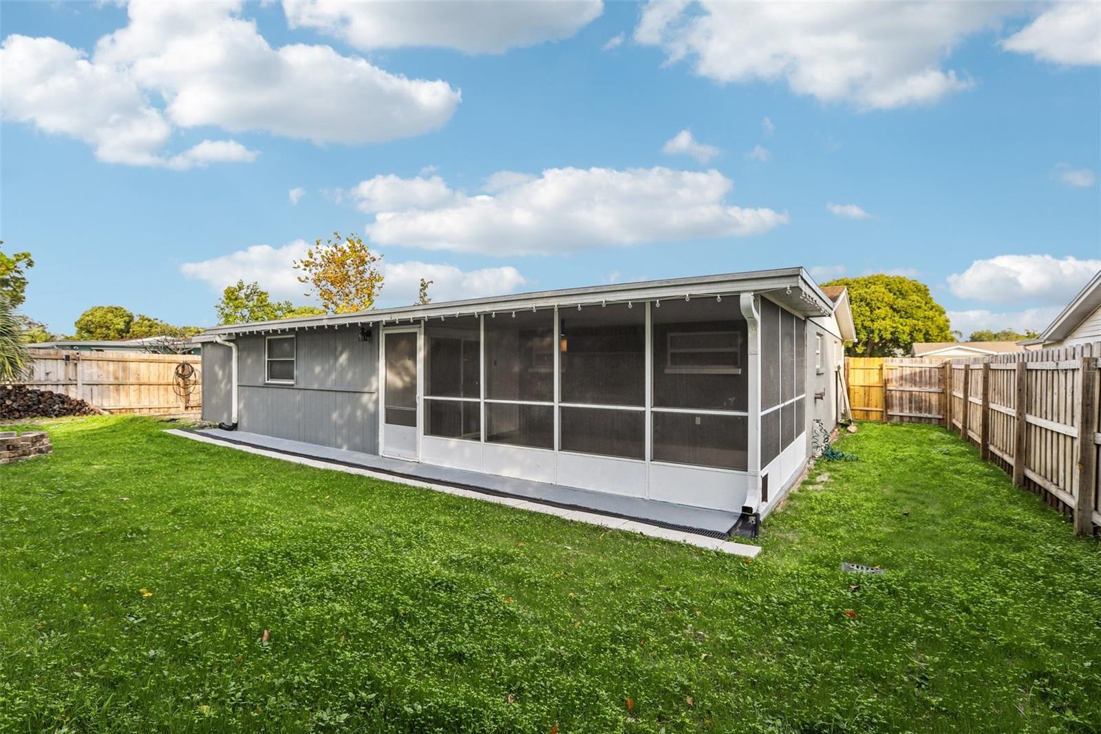 COLONIAL HILLS - Residential