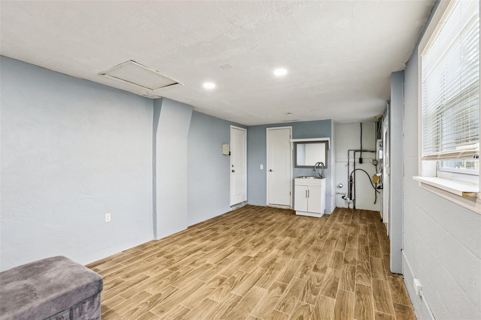 COLONIAL HILLS - Residential