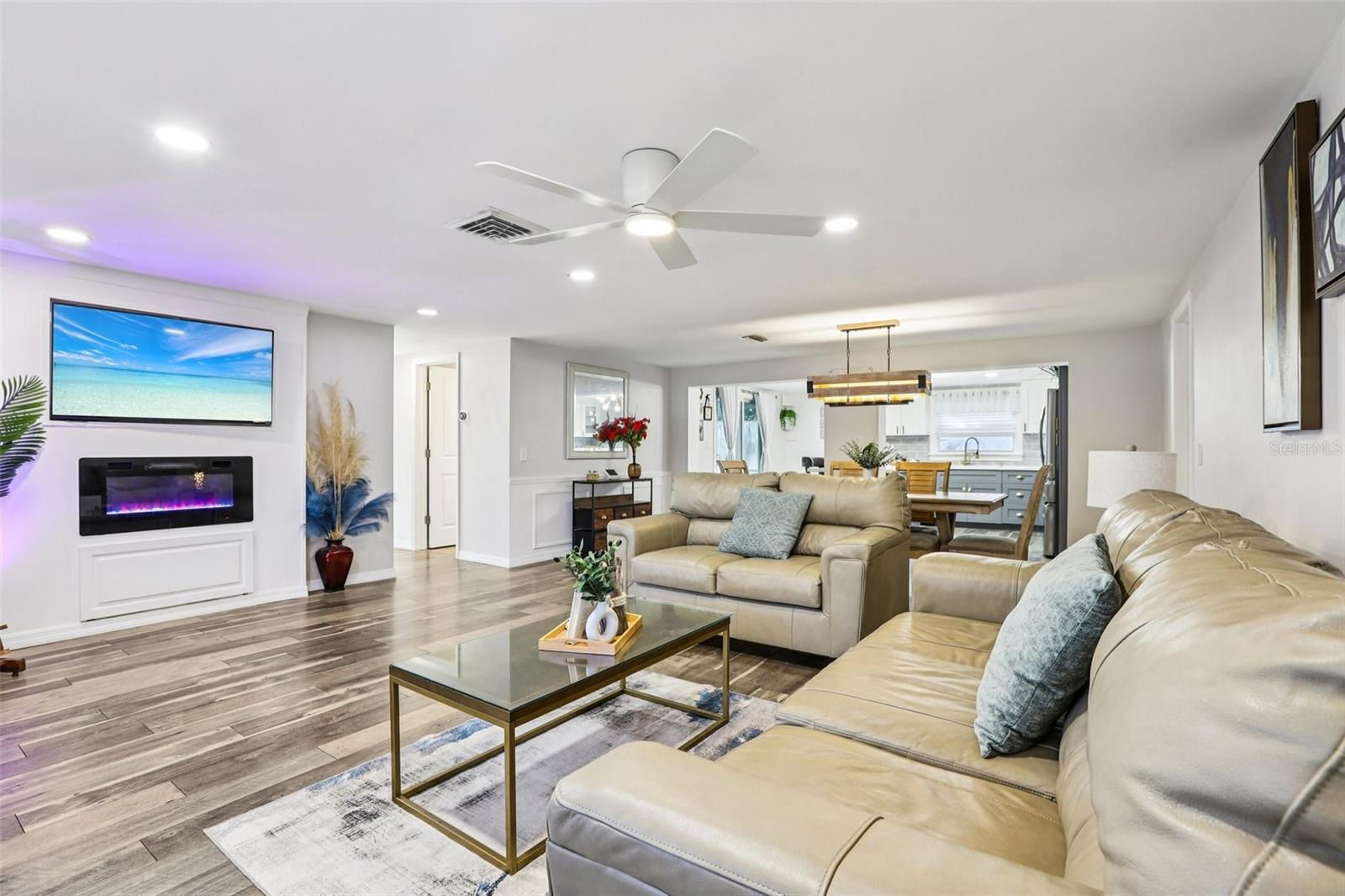 COLONIAL HILLS - Residential