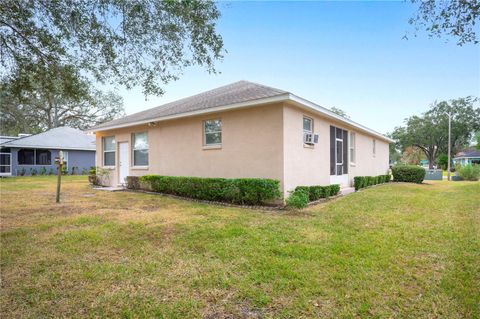 A home in LAKELAND