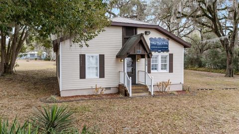 Photo of 219 W Mcclendon Street, Lady Lake, FL 32159 (MLS # G5108363)