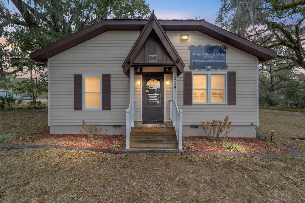 Photo of 219 W Mcclendon Street, Lady Lake, FL 32159 (MLS # G5108363)