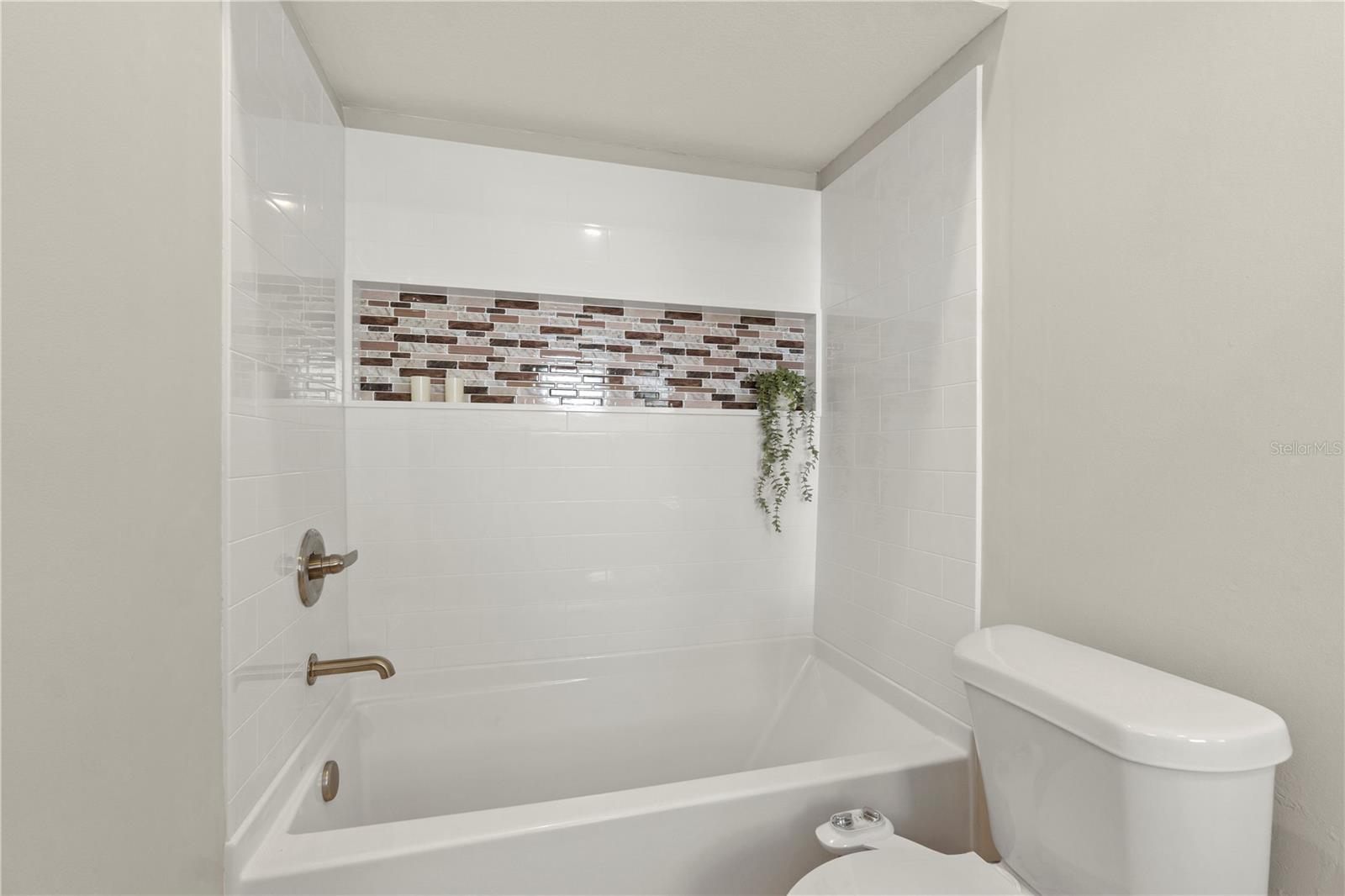 FAIRWAY OAKS - Residential