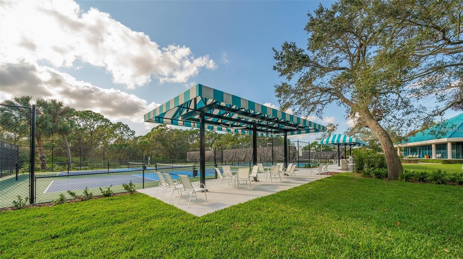 UNIVERSITY PARK COUNTRY CLUB - Residential