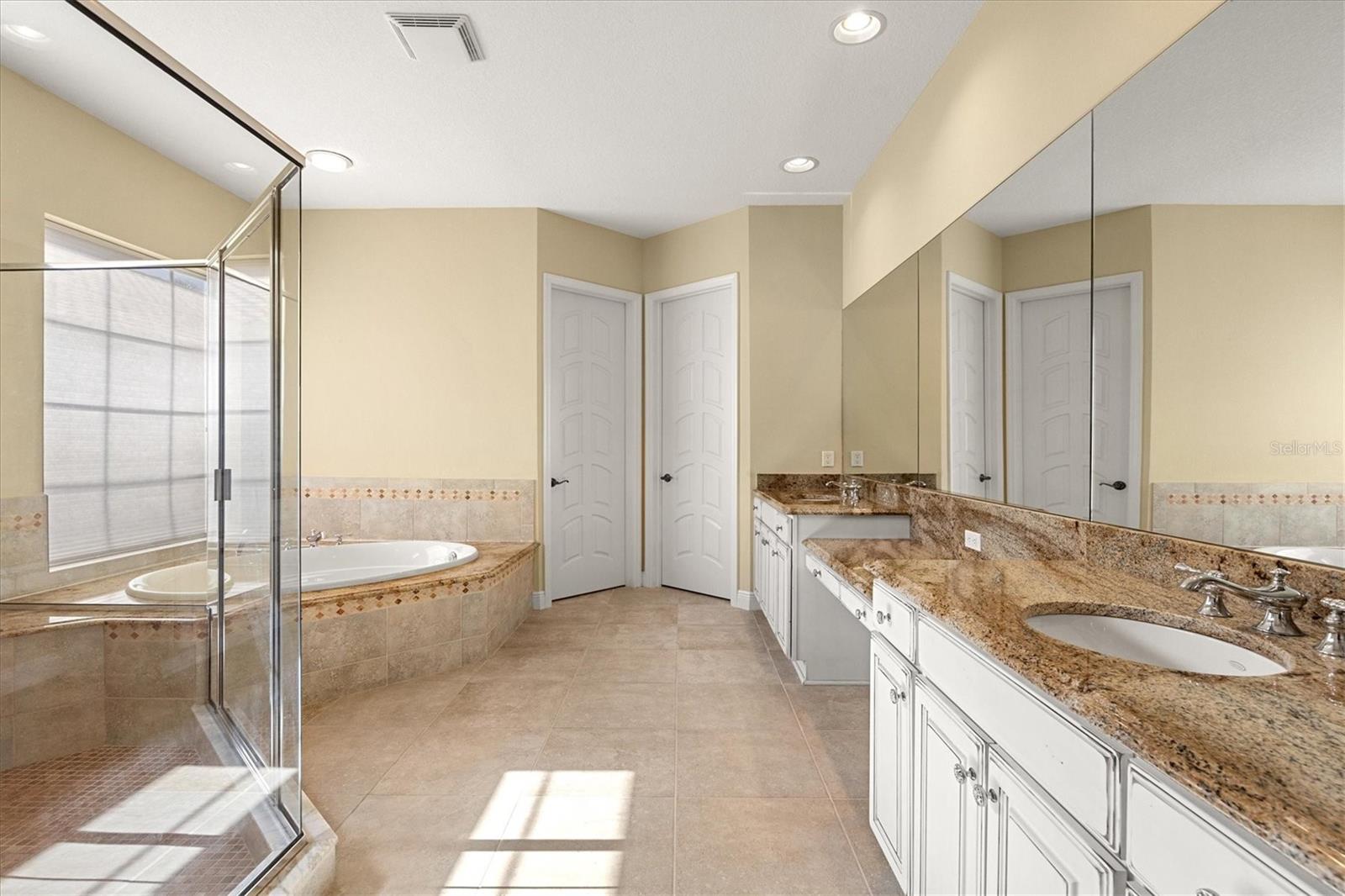 UNIVERSITY PARK COUNTRY CLUB - Residential