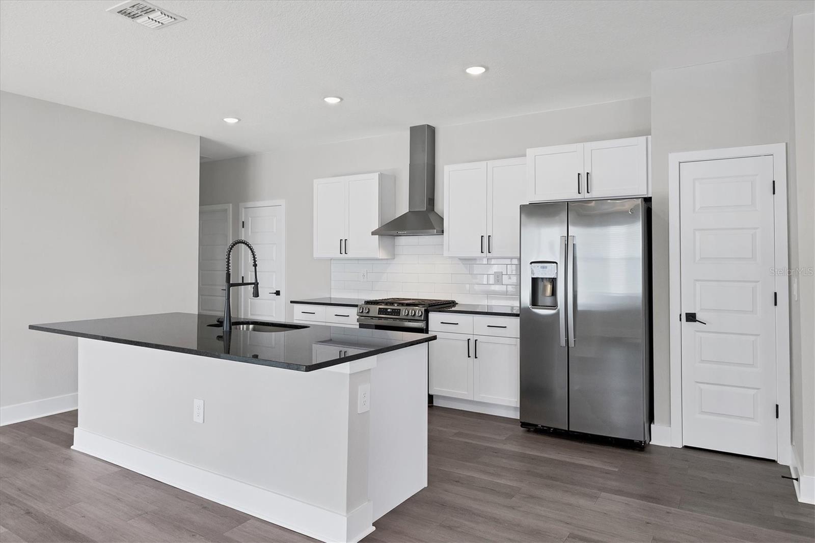 BB LIVING IN WELLEN PARK - Residential Lease