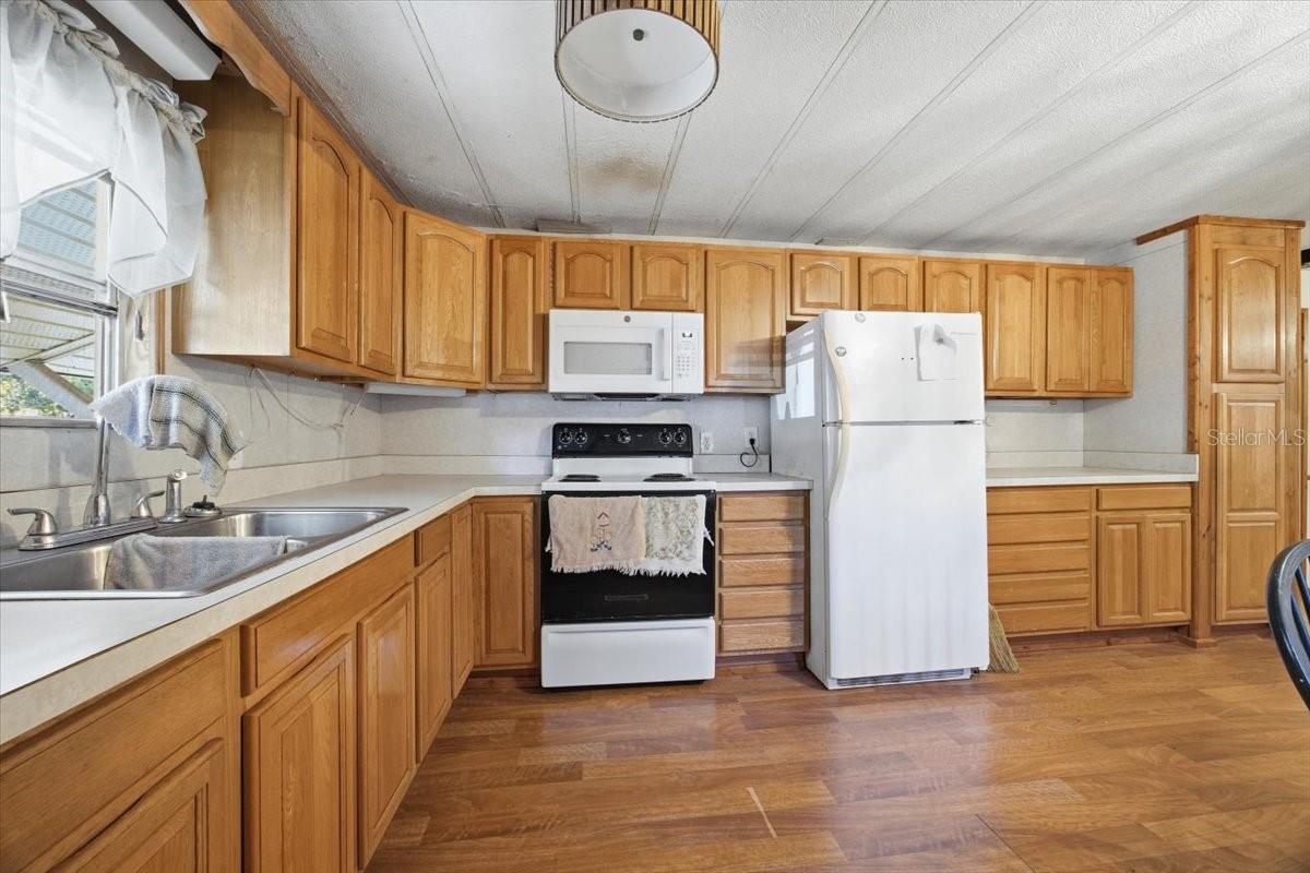 TIOTI BEACH ESTATES - Residential