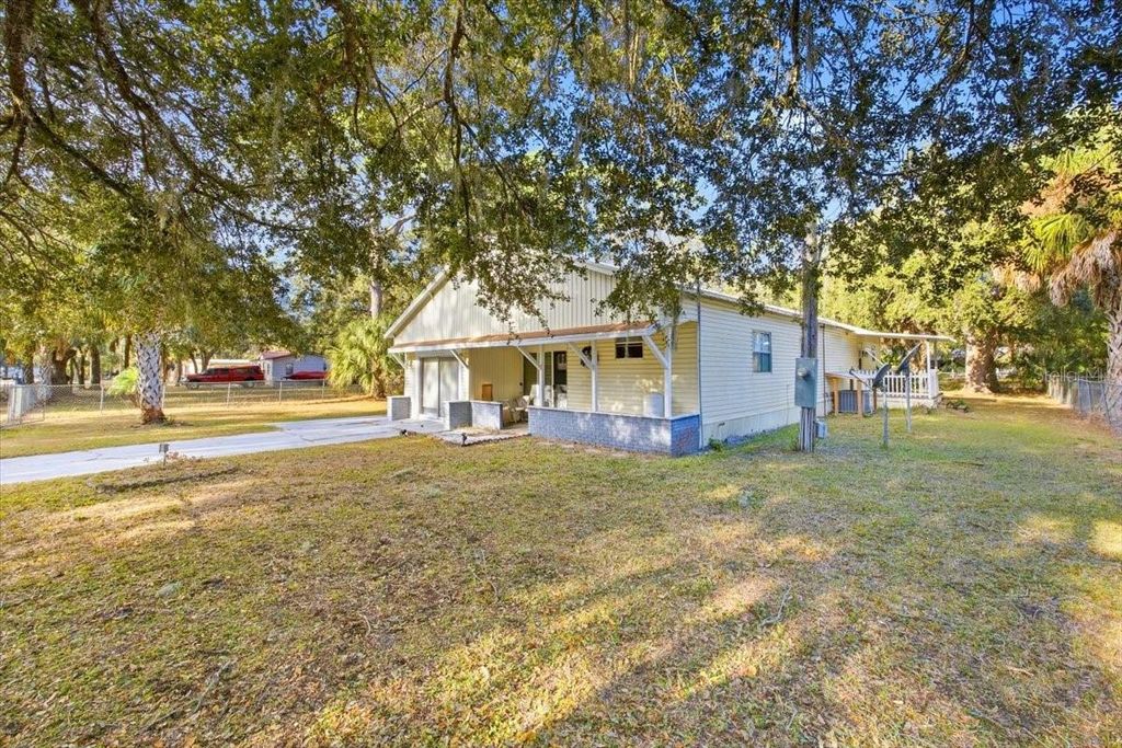 Photo of 10513 Lynnwood Avenue, Lake Wales, FL 33898 (MLS # L4958742)