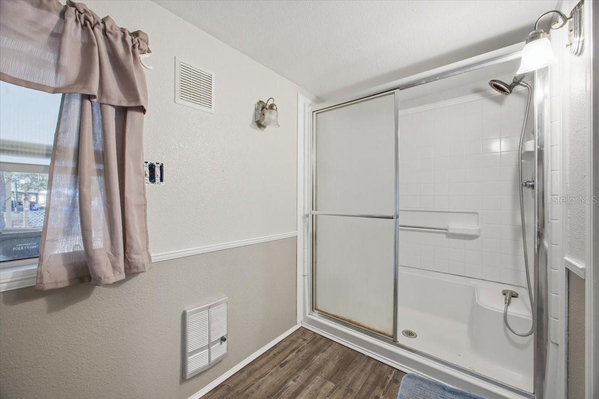 TIOTI BEACH ESTATES - Residential